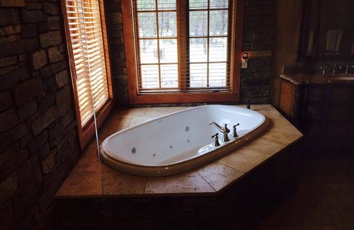 Lakeside Cabin | Rustic Luxurious Lodge in Arizona's White Mountains