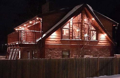 Barrie Ski Chalet | Rustic luxury chalet with pool, a two-minute walk to beach, park and playground!