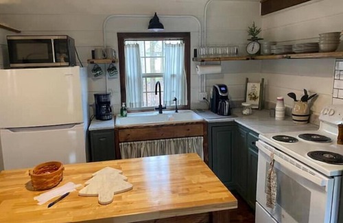 Mitchell Cabin | Rustic luxury in beautiful area near state park