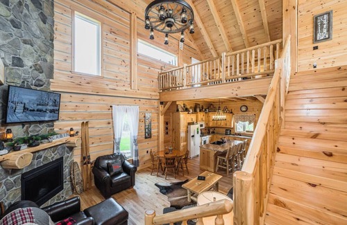 South Bruce Peninsula Cabin | Rustic Luxury: Saw N' LogzzZ Cabin Getaway