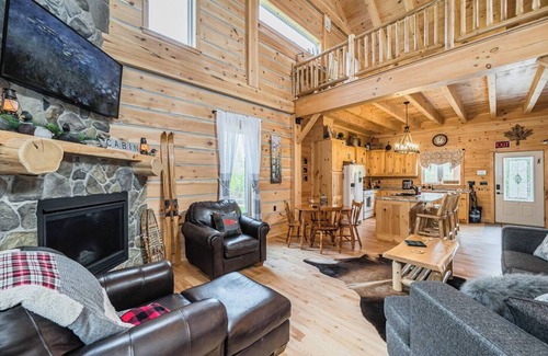 South Bruce Peninsula Cabin | Rustic Luxury: Saw N' LogzzZ Cabin Getaway