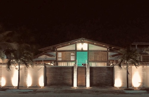 Porto das Dunas House | RUSTIC MANSION 11 SUITES 50 BEDS NEXT TO BEACH PARK