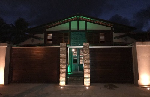 Porto das Dunas House | RUSTIC MANSION 11 SUITES 50 BEDS NEXT TO BEACH PARK