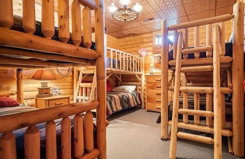 West Baden Springs Cabin | Rustic/Modern Lodge near French Lick - Groups and Families