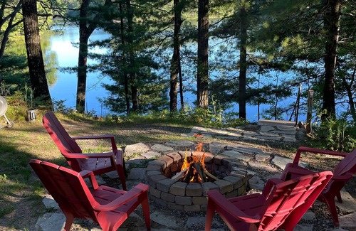 New Auburn Cabin | Rustic-Modern 1BR Lakeside Cottage for up to 5.
