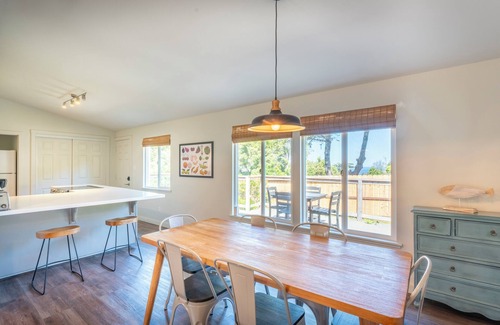 Mendocino House | Rustic modern cottage on 2 acres-minutes from Mendocino Village