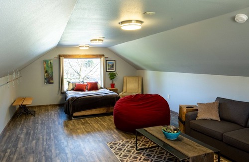 East Missoula House | Rustic modern Montana Loft near Clark Fork River