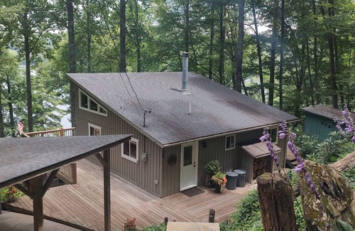 Cullowhee House | Rustic Modern Mountain Retreat w/Awesome Lake Glenville view