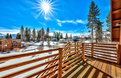 Mountain View Estates House | Rustic Mountain Retreat