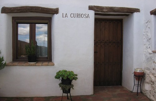 Laroya House | Rustic Mountain Stay, Laroya
