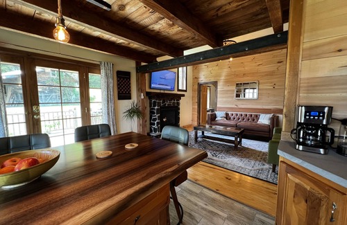 Florence Cottage | Rustic Mountain View Cottage