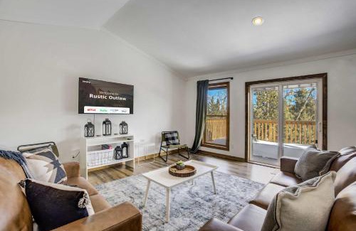 Cripple Creek Ski Chalet | Rustic Outlaw Secluded Escape with Stunning Views