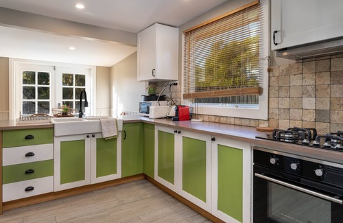 Capel Sound Cottage | Rustic Peaceful Cottage Escape
