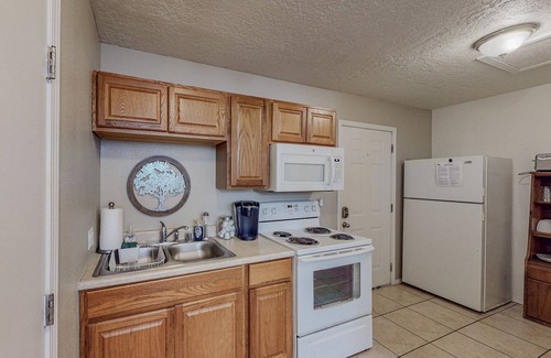 West Old Town Apartment | Rustic Pearl, Near Old Town