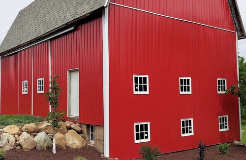 Duplain House | Rustic Red Barn Event Venue