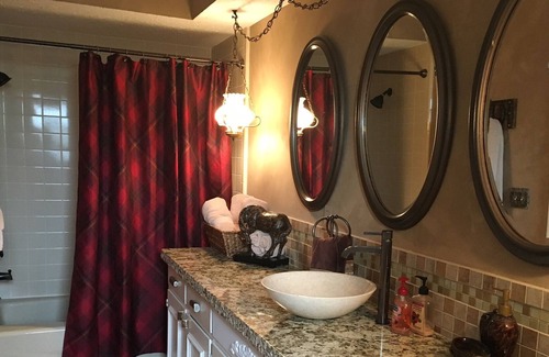 Bixby House | Rustic Redbird Lodge 'Country Living' at it's Best!