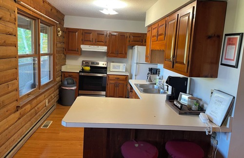 Wells House | Rustic Retreat Cozy and Pet friendly Log Cabin in the Woods.