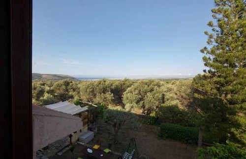 Tilisos House | Rustic Retreat