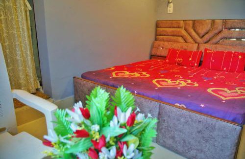 Srinagar House | Rustic Retreat Homestay Deluxe Mountain view Room