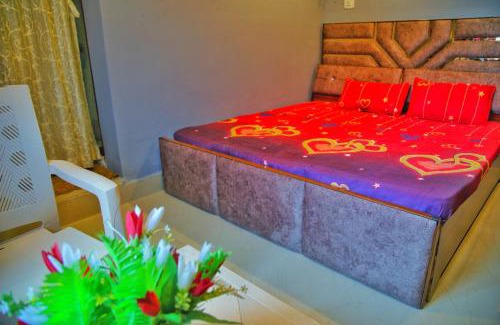 Srinagar House | Rustic Retreat Homestay Deluxe Mountain view Room