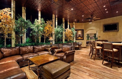 Elko Hotel | Rustic Retreat in the Heart of Elko! Outdoor Pool, Pets Allowed!