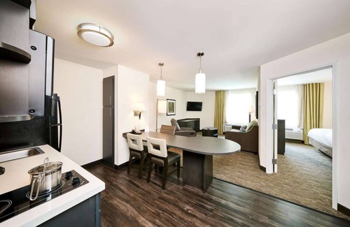 South Hills Resort | Rustic Retreat near Pittsburgh! 4 Relaxing Units, Full Kitchen, Pets Allowed!