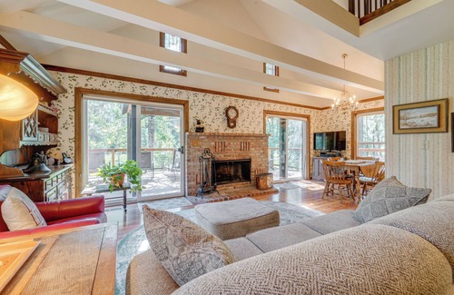 Truckee Cabin | Rustic Riverfront Truckee Cabin w/Deck & BBQ