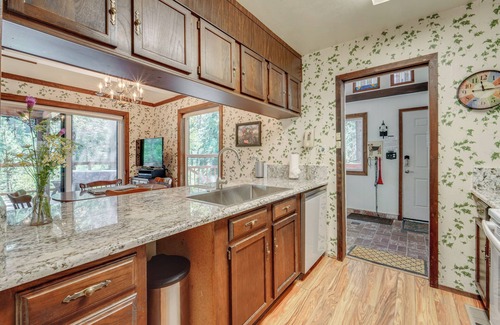 Truckee Cabin | Rustic Riverfront Truckee Cabin w/Deck & BBQ