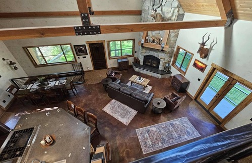 Price House | Rustic Riverside Ranch Getaway
