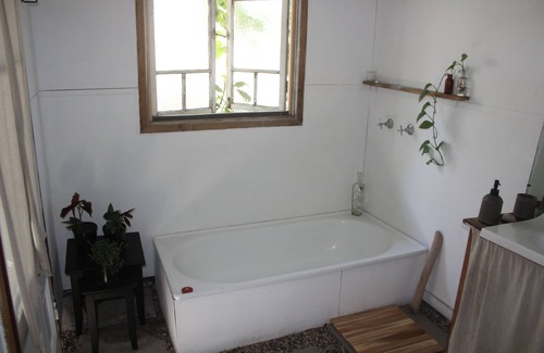 Iluka Apartment | Rustic romantic studio. The closest accommodation to Frazers Reef beach.