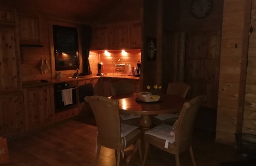 Bomighausen Ski Chalet | Rustic situated wooden chalet with stunning views
