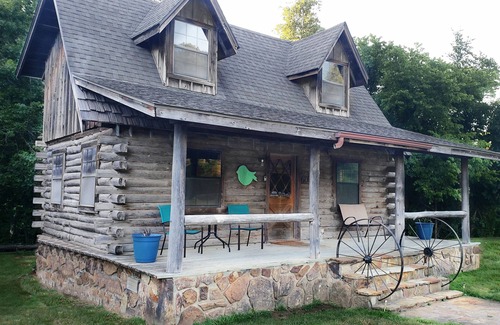Harrison Cabin | Rustic Splendor in the Ozarks