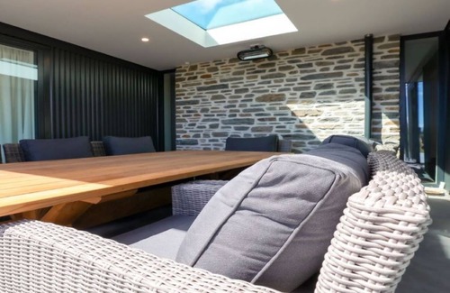 Lake Tekapo House | Rustic & Stylish with Mountain & Lake Views