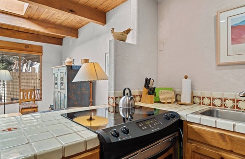 Northeast Santa Fe Hotel | Rustic Sunny Comfort Blocks From Santa Fe Plaza, Includes Pool Access