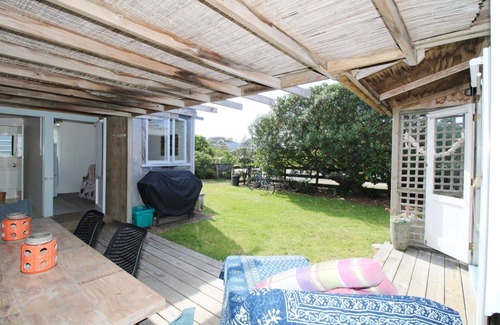Whangapoua Cabin | Rustic Sunny Whangapoua Cabins