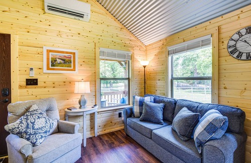 Weatherford Cottage | Rustic Texas Getaway w/Grill on 30 Acres