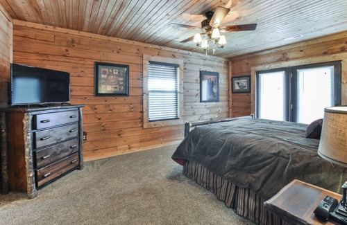 Branson Cedars Cabin | Rustic Timber Lodge | 6 Bed, 5 Bath