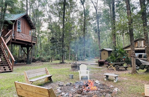 Old Town Cabin | Rustic Treehouse and Cabin Retreat Near the Suwannee River