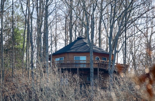 Ranger Cabin | Rustic treehouse like cabin in the North Georgia Mountains