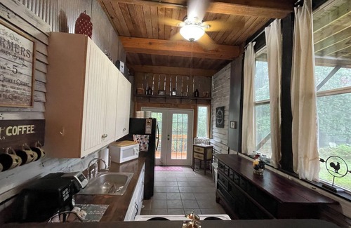 Bridgeport Cabin | Rustic & unique mountain top cabin with outdoor pavilion, perfect for a getaway.