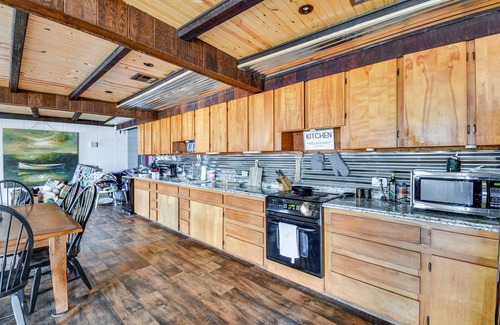 Valley Cottage | Rustic Valley Cottage w/Swim Dock on Lake Harding