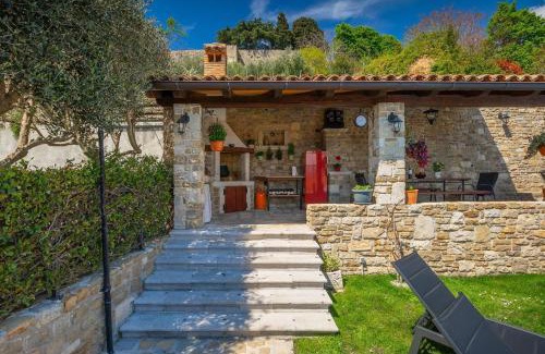 Motovun Villa | Rustic villa Pietro with panoramic view in Motovun