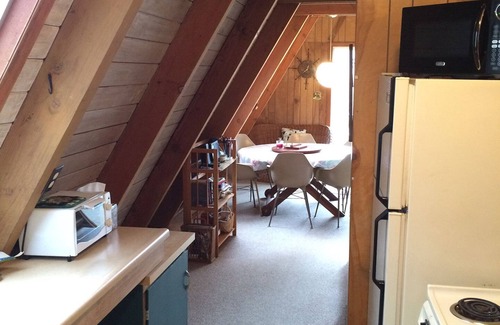 Glendale Cottage | Rustic Waterfront Retreat With Private Dock, 2 kayaks & canoe. Air conditioner!