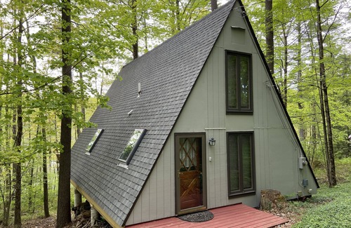 Glendale Cottage | Rustic Waterfront Retreat With Private Dock, 2 kayaks & canoe. Air conditioner!