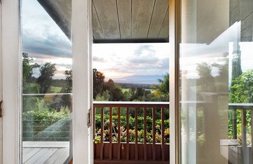 Makawao Cottage | Rustic yet modern Upcountry retreat with breathtaking views!
