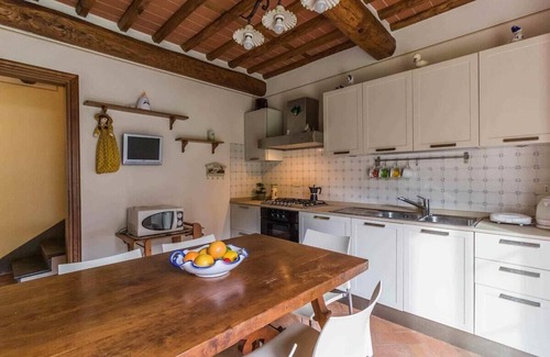 Piegaio Basso House | Rustichino, private pool house, WiFi, Lucca area