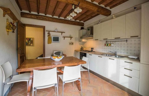 Piegaio Basso House | Rustichino, private pool house, WiFi, Lucca area