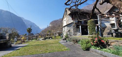 Maggia House | Rustico Pult