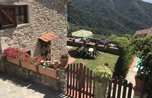 Nozanno House | Rustico with pool and outbuilding in the hills of Lucca