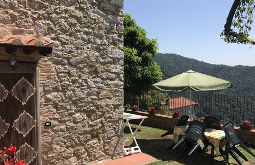 Nozanno House | Rustico with pool and outbuilding in the hills of Lucca